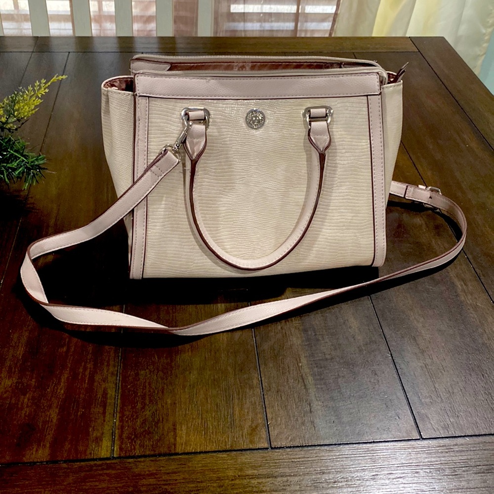 New without tags Anne Klein beige purse. No rips, no stains, no odors.